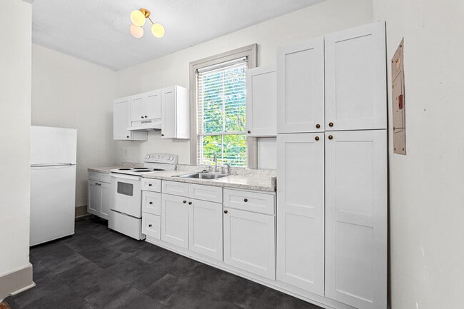 Building Photo - 320 Telfair St