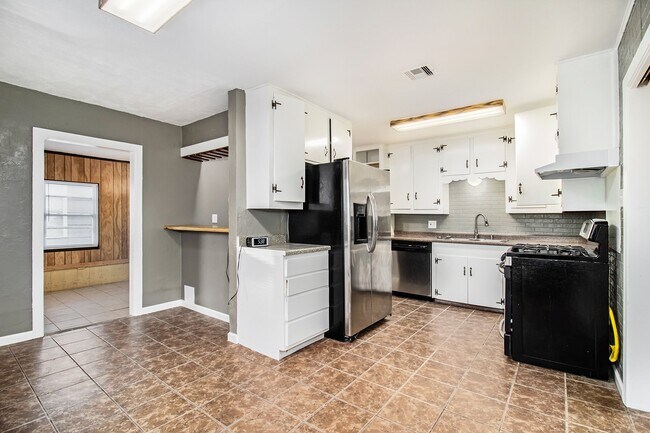 Foto del edificio - 12225 Dumas St