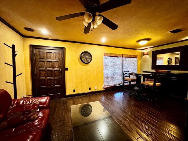 Building Photo - 500 E Riverside Dr