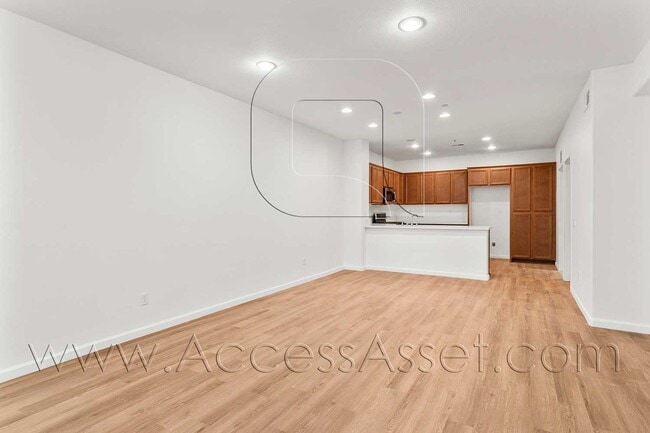 Building Photo - Exquisite 3 Bed/2.5 Bath Haven In Gated Co...