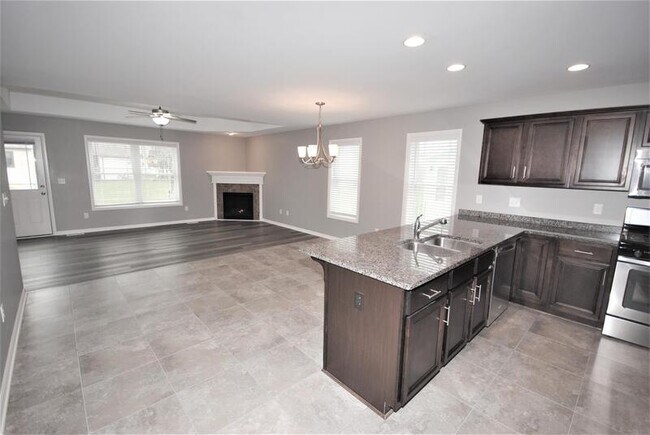 Foto del edificio - 4821 E Highland Pkwy