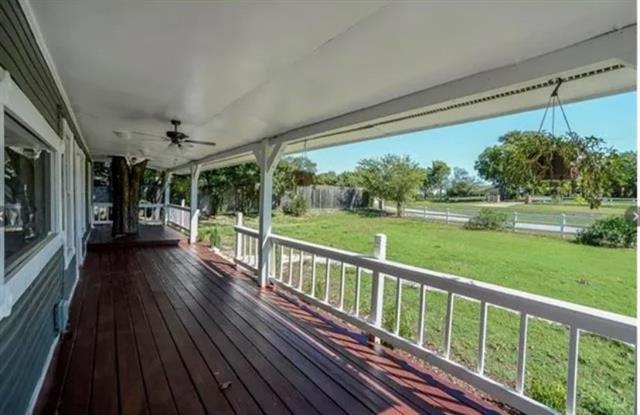 Foto del edificio - 441 Country Club Rd