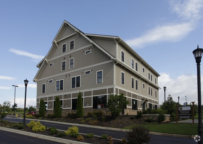 Primary Photo - 2 Monticello Village Dr