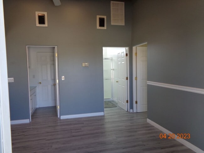 Building Photo - Remodeled Guest House in Quartz Hill All Utilities Included