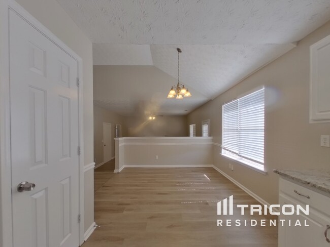 Building Photo - 40 Hazelhurst Dr