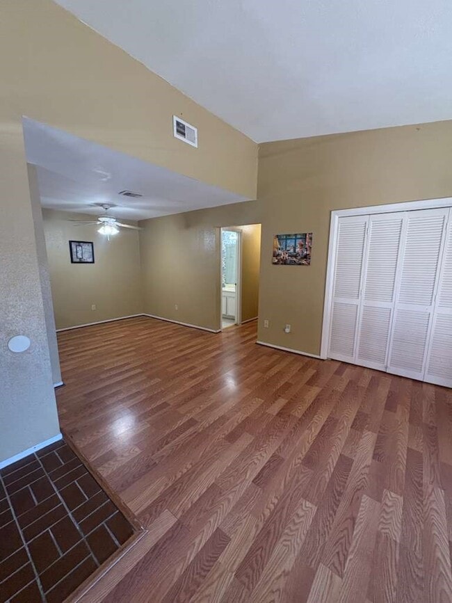 Foto del edificio - 10555 Turtlewood Ct