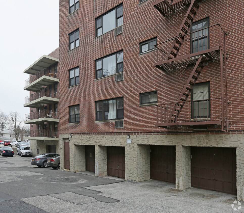 Heritage House Apartments in Mineola, NY