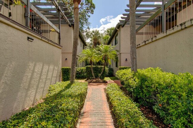 Foto del edificio - 1096 Azalea Ln