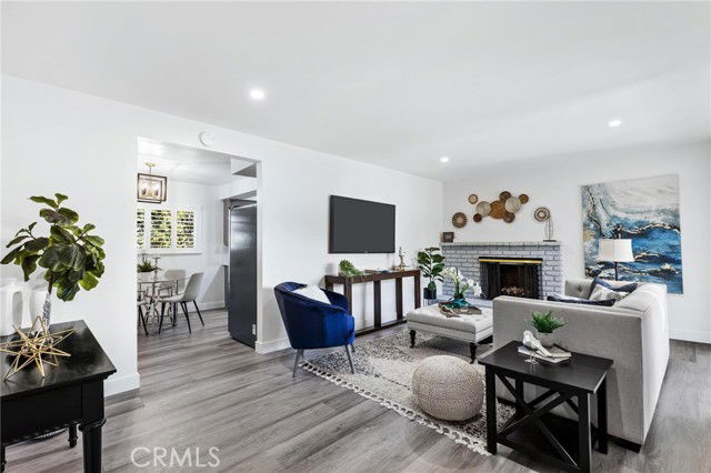 Building Photo - 8356 Vanalden Ave