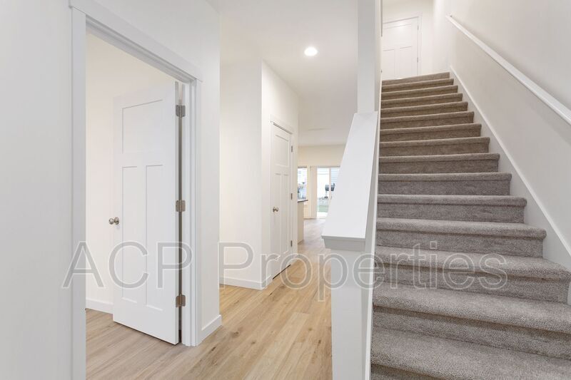 Primary Photo - 2282 Brome St