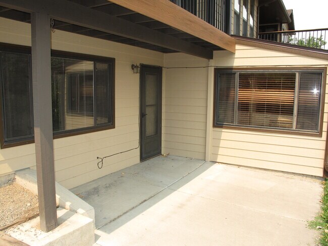Building Photo - 3530 Ponderosa Way