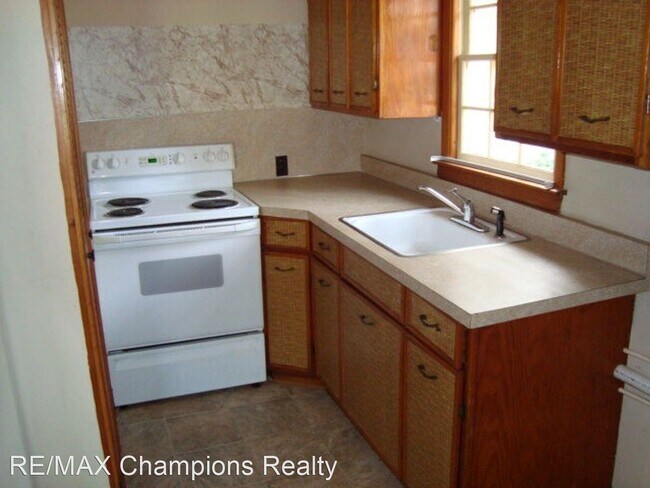 Building Photo - 3 br, 1 bath House - 2815 Tip Top Drive