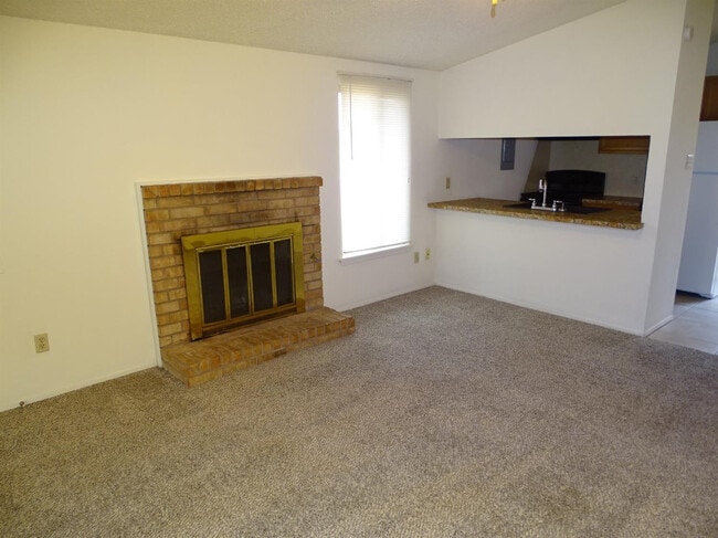 Building Photo - 212 N Troy Ave