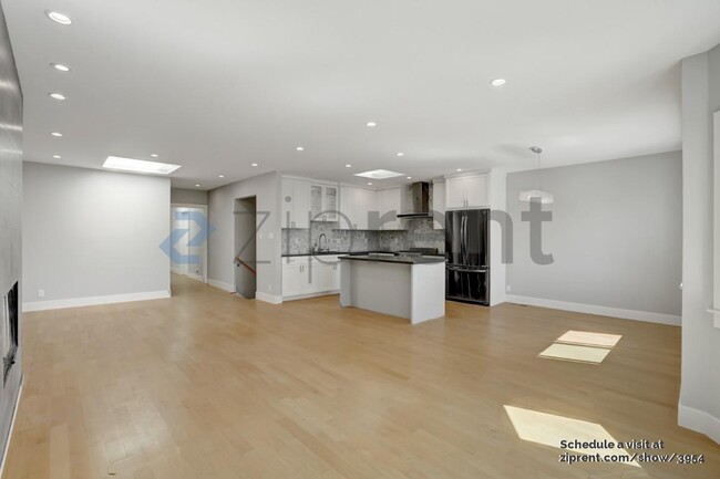 Building Photo - 54 Marston Ave