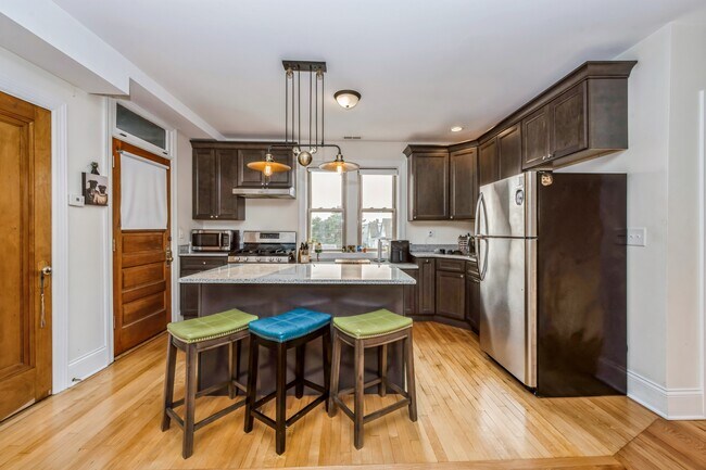 Foto del edificio - 3248 N Linder Ave