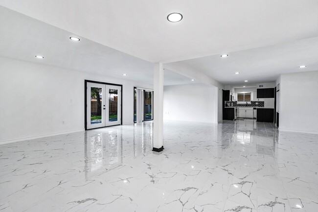 Building Photo - 1616 Redway Ln