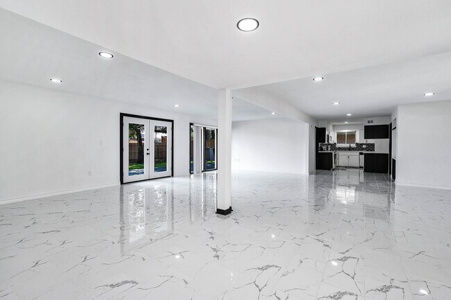 Foto del edificio - 1616 Redway Ln