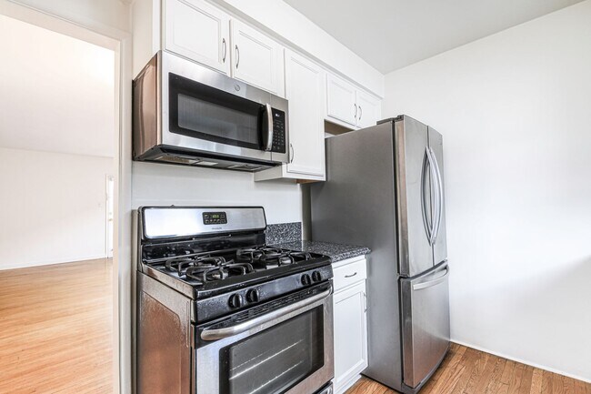 Foto del edificio - 1801 N Harvard Blvd