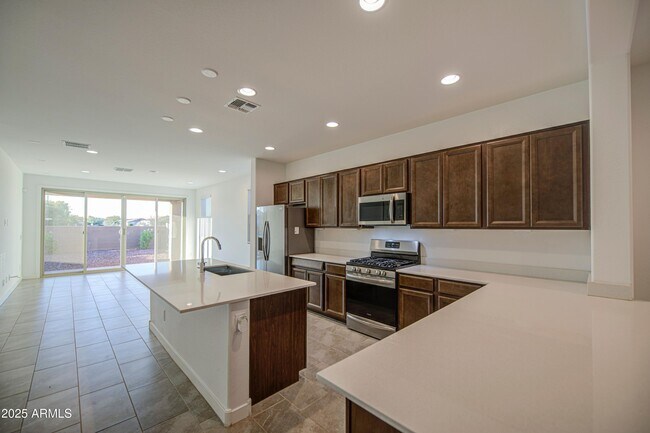 Foto del edificio - 9438 W Sells Dr