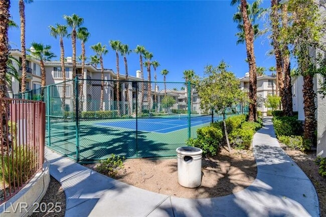 Foto del edificio - **Charming 2 Bdrm/2 Bath Remodeled Condo in Desirable SouthWest**