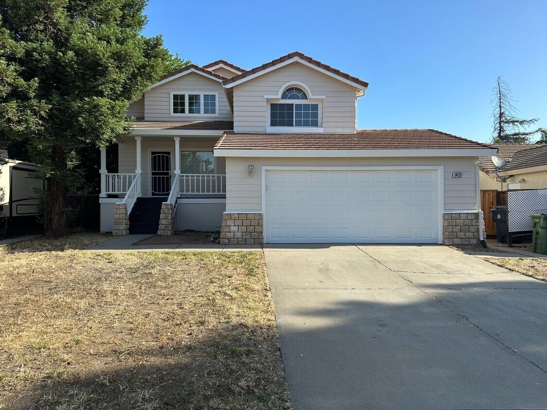 Primary Photo - Beautiful 3 Bath, 2.5 Tri-Level Home Tracy