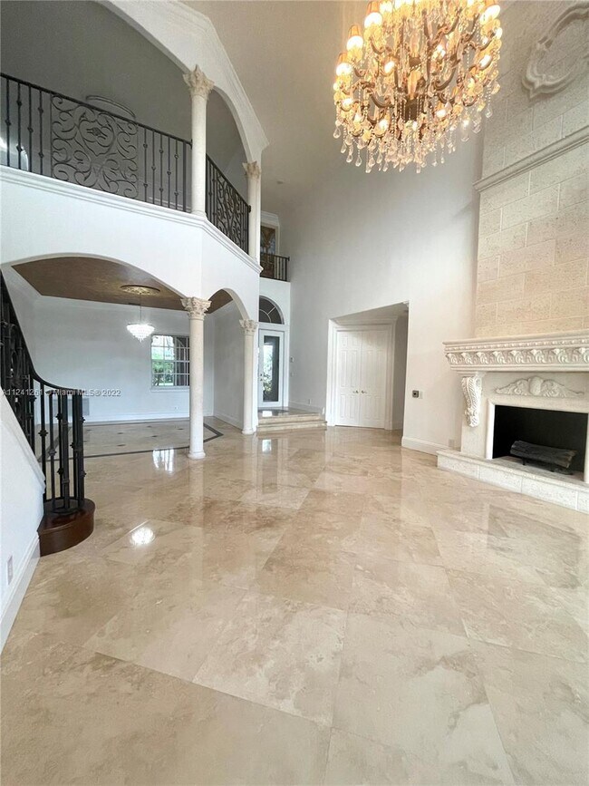Building Photo - 2547 Montclaire Cir