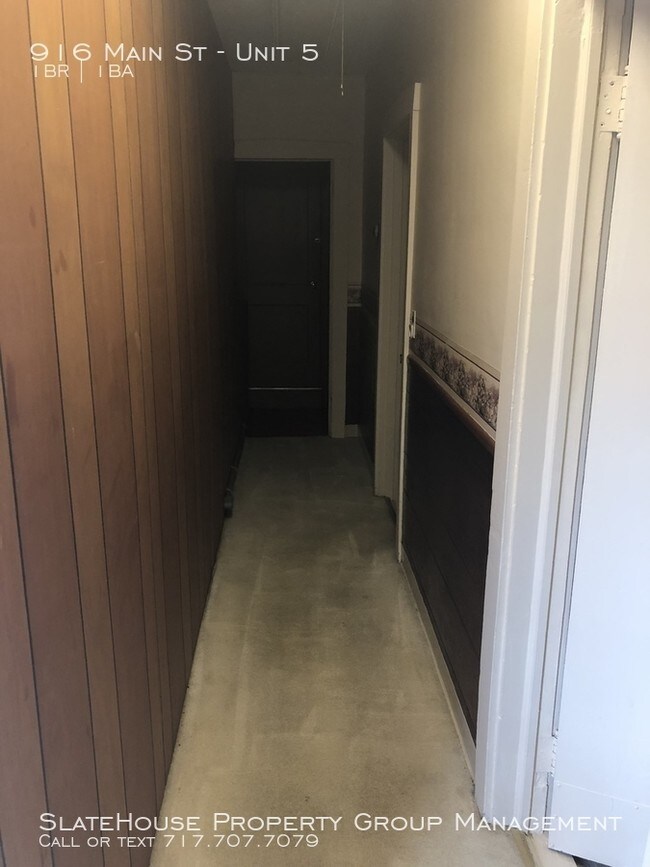 Building Photo - 1st Floor 1 Bedroom Apartment for Rent