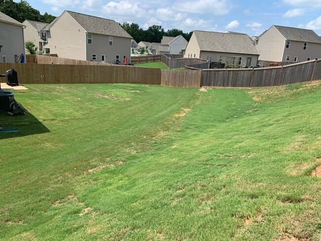 Building Photo - Quiet single-family home