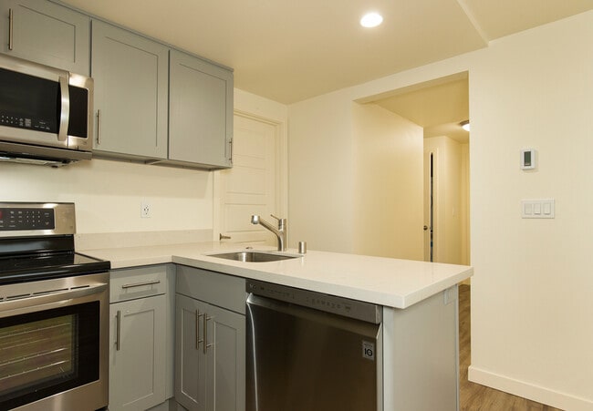 Foto del edificio - 2237 NW 59th-2