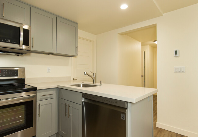 Foto del edificio - Spacious 3-Bedroom in Ballard!