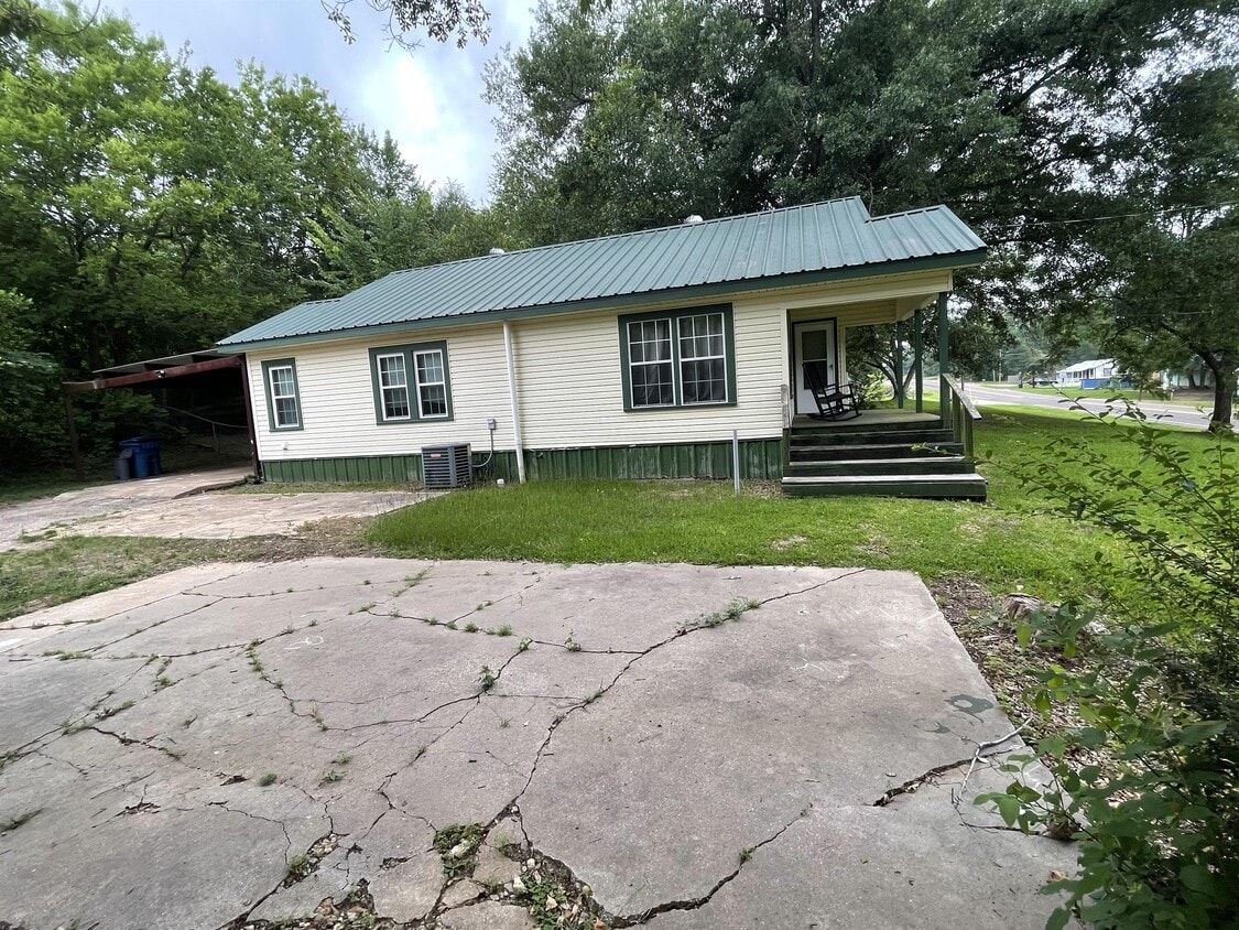 706 E Duval St, Troup, TX 75789 House Rental in Troup, TX