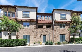 Building Photo - 908 Slate St