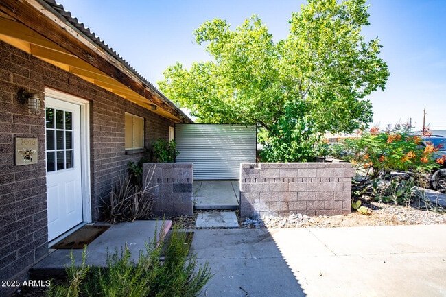 Building Photo - 2016 S Granada Dr