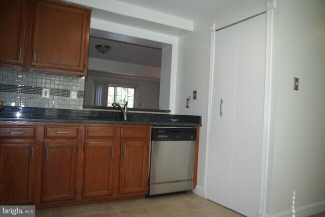 Foto del edificio - 5 Bayridge Dr