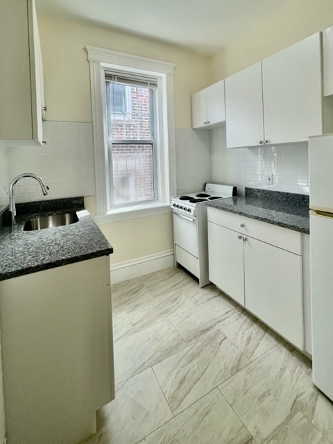 Primary Photo - 27 Park Dr