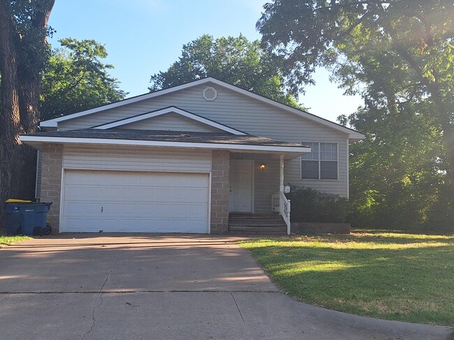 Photo - 816 W Brooke Ave House