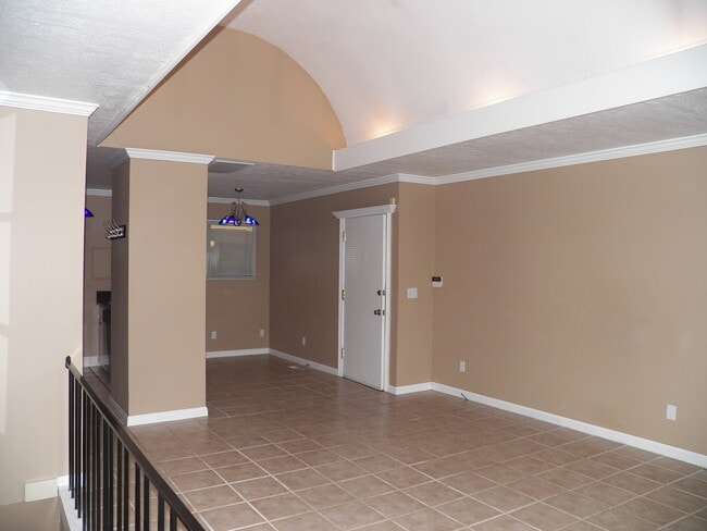 Building Photo - Southwest Portland Condo with views!