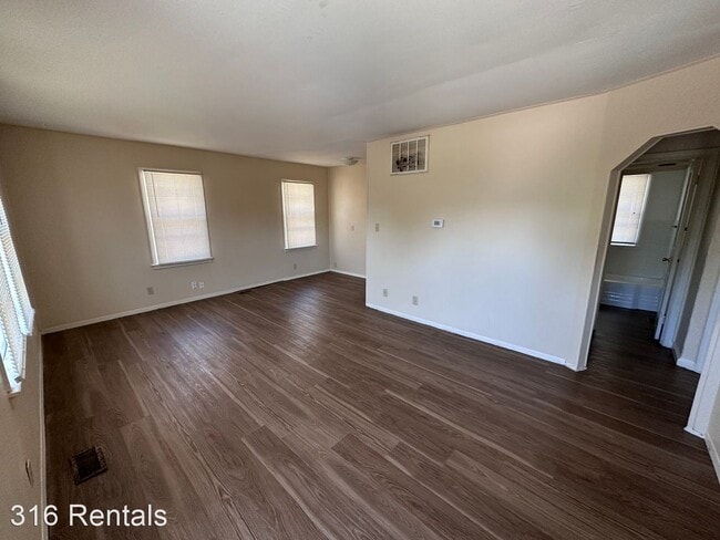 Building Photo - 2 br, 1 bath House - 1318 N Chautauqua