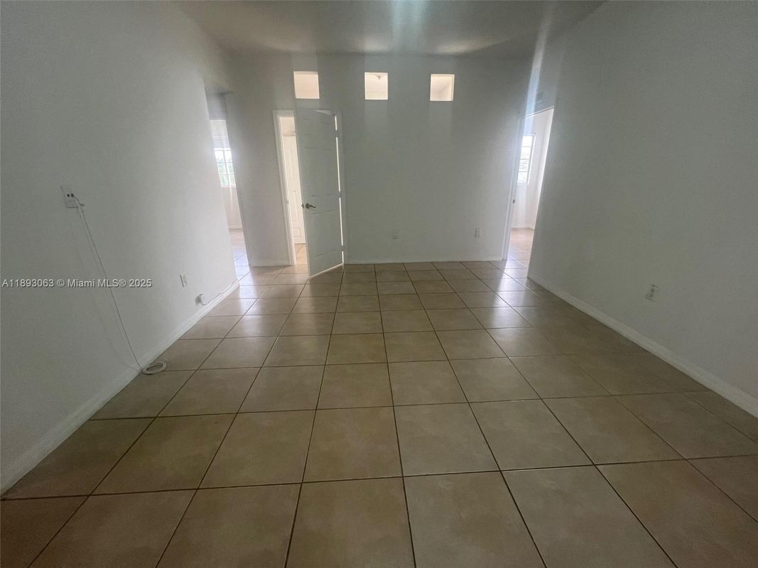 Foto del edificio - 5271 SW 8th St