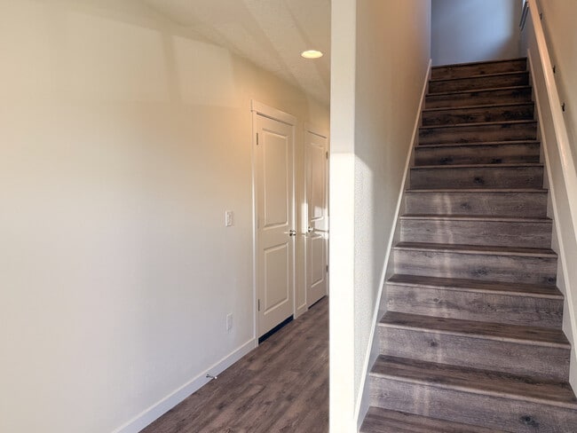 Building Photo - 507 NW Hillcrest Dr