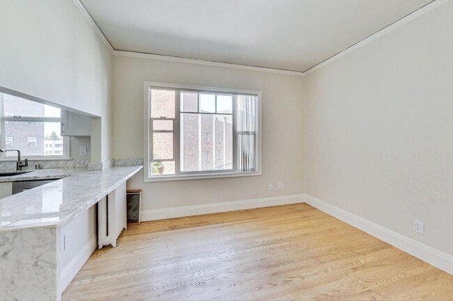 Building Photo - Renovated one bedroom, fantastic Lake Merr...