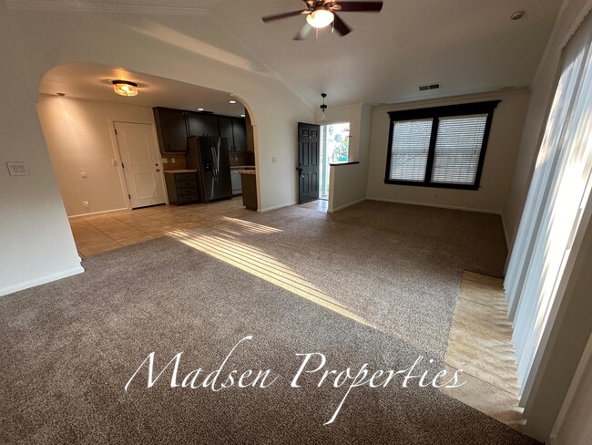 Building Photo - 13 River Oaks Dr