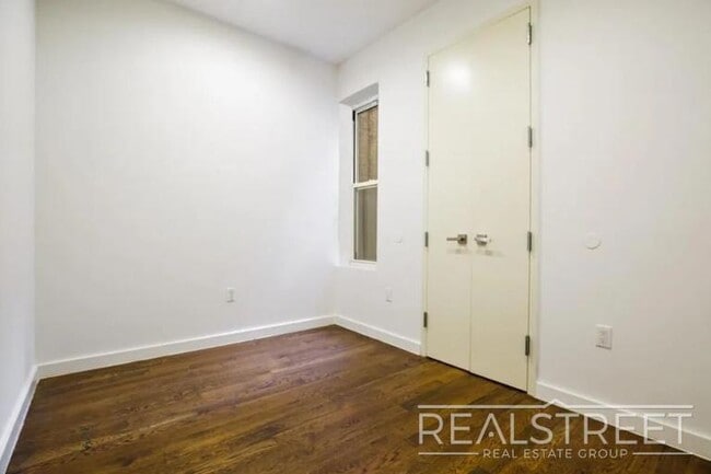 Building Photo - 4 Bed 2 Bath Duplex in BedStuy!