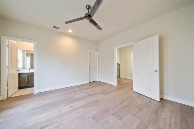 Foto del edificio - 719 Stacy Brook Ln