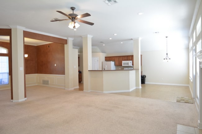 Foto del edificio - 5708 High Meadow Dr