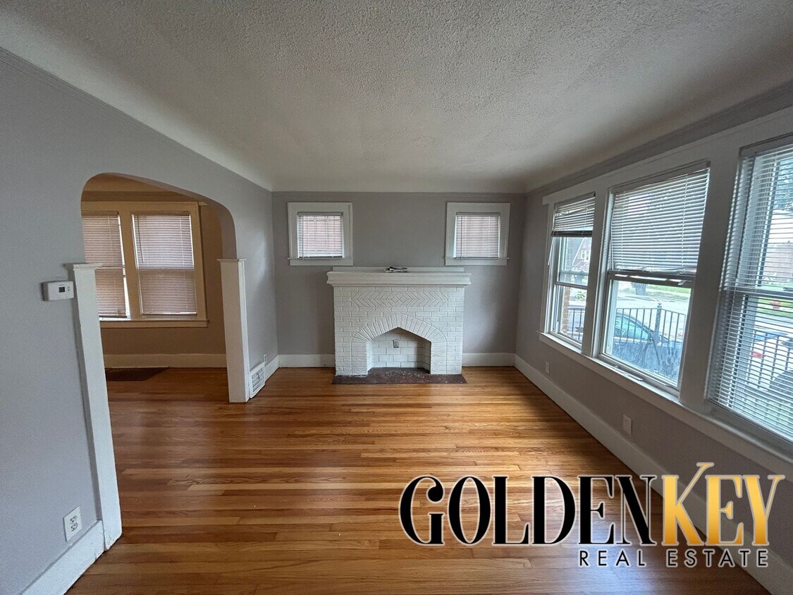 Foto principal - 15745 Cherrylawn St