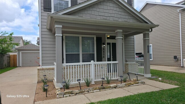 Foto del edificio - 18802 Sandelford Dr