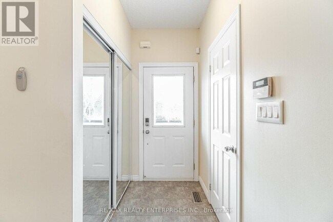 Building Photo - 2341 Vanessa Dr