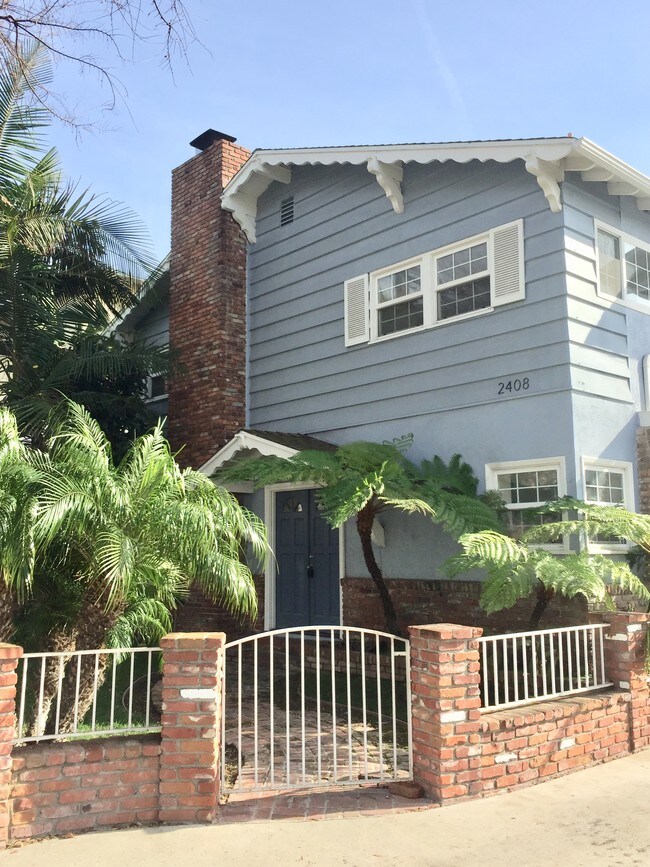 Fachada de la propiedad - 2408 Grant Ave