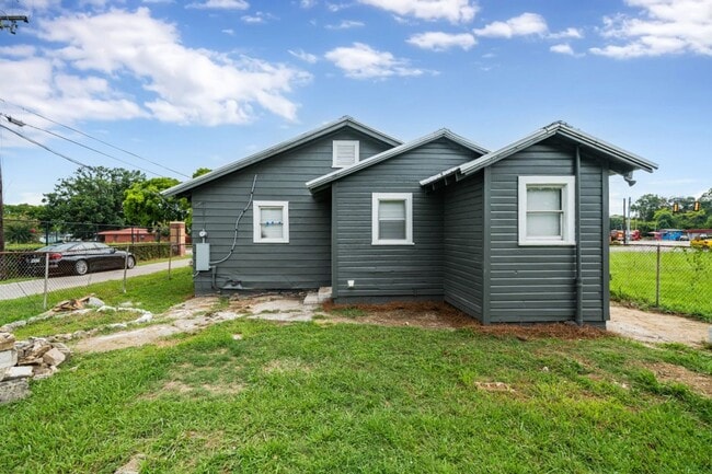 Foto del edificio - Your Dream Rental Awaits – Fully Renovated and Move-In Ready!